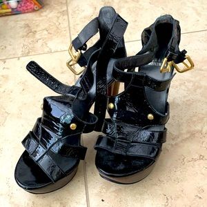 Stuart Weitzman black parent heals 6.5
